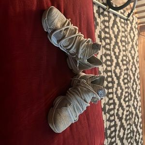 Basketball shoes used. Not original box